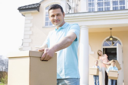 Practical moving help on a residential street in Lamorbey