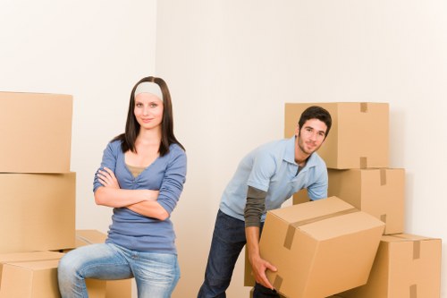 Movers handling flat relocation and access challenges in Lamorbey